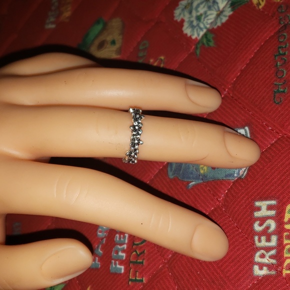 Flower Ring - Picture 2 of 3